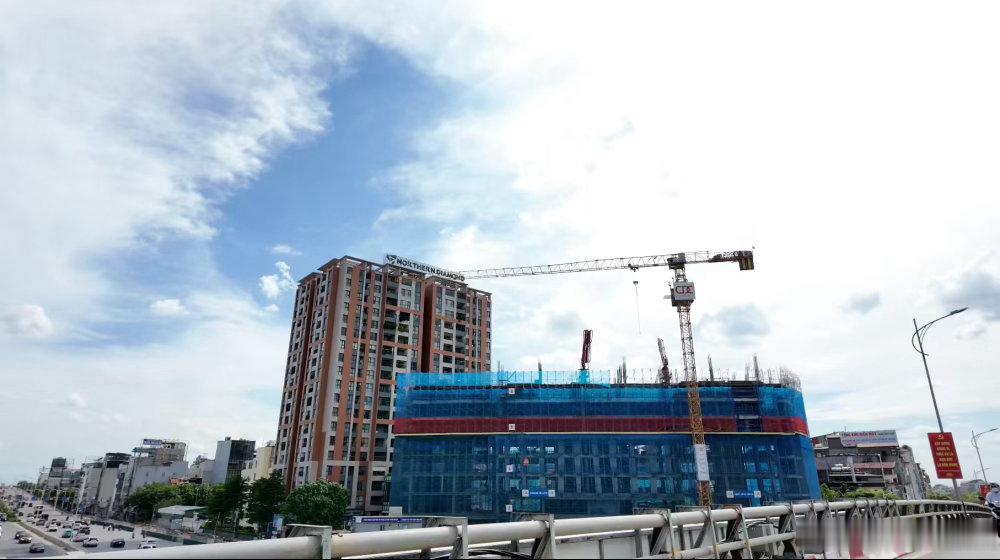 今天被越南房价刷屏了，说什么普通人买房至少要50-85年，原因是地产股大幅下跌河