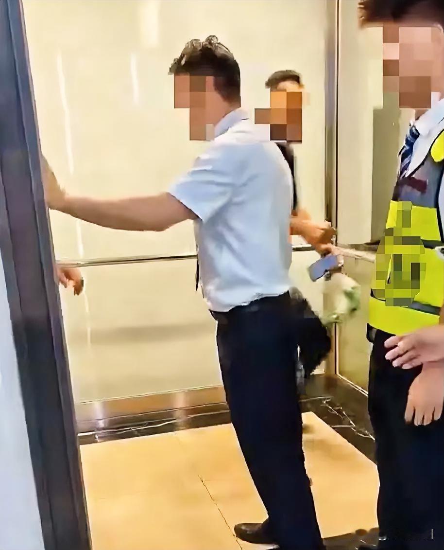 把外卖员逼到崩溃这些物业人员太没良心，都是打工人不能相互体谅一下吗一外卖员在