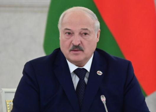 白俄罗斯的总统卢卡申科对欧洲记者说，“美国之所以不敢与中国宣战，那是因为美国已经