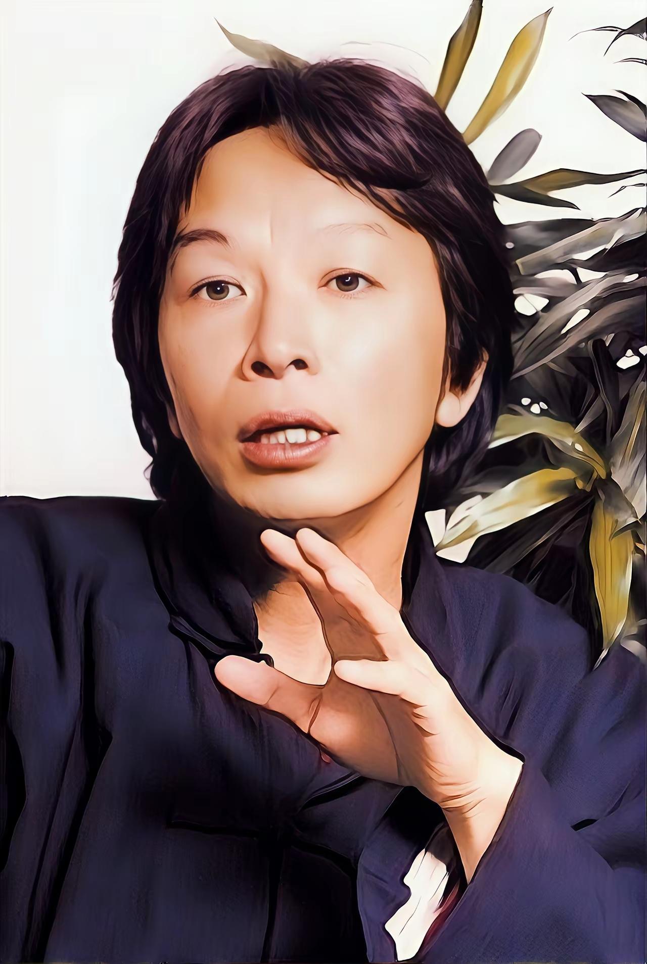 社会学教授说：“世界没有真理，只有立场，万物没有真相，只有视角。站在哪座山头就