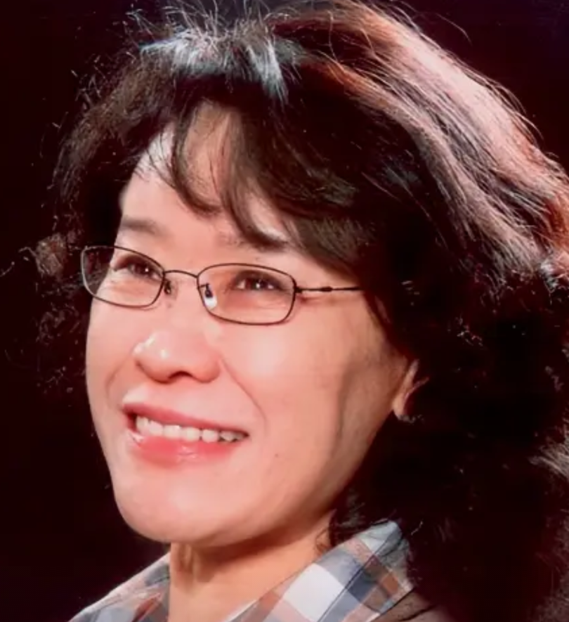 张海迪人们曾经断言她活不过27岁，医生甚至当着她母亲的面无奈摇头，仿佛宣判了她的