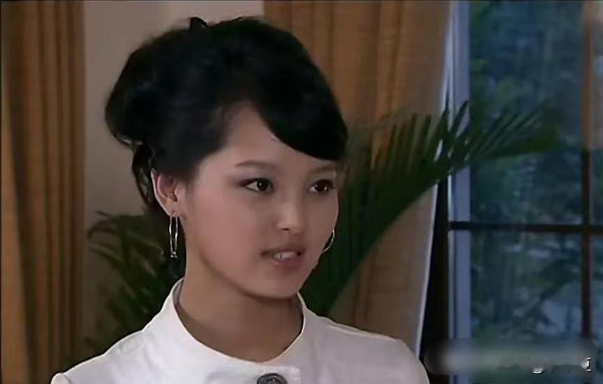 《丑女无敌》里的辛芷蕾，好稚嫩哦