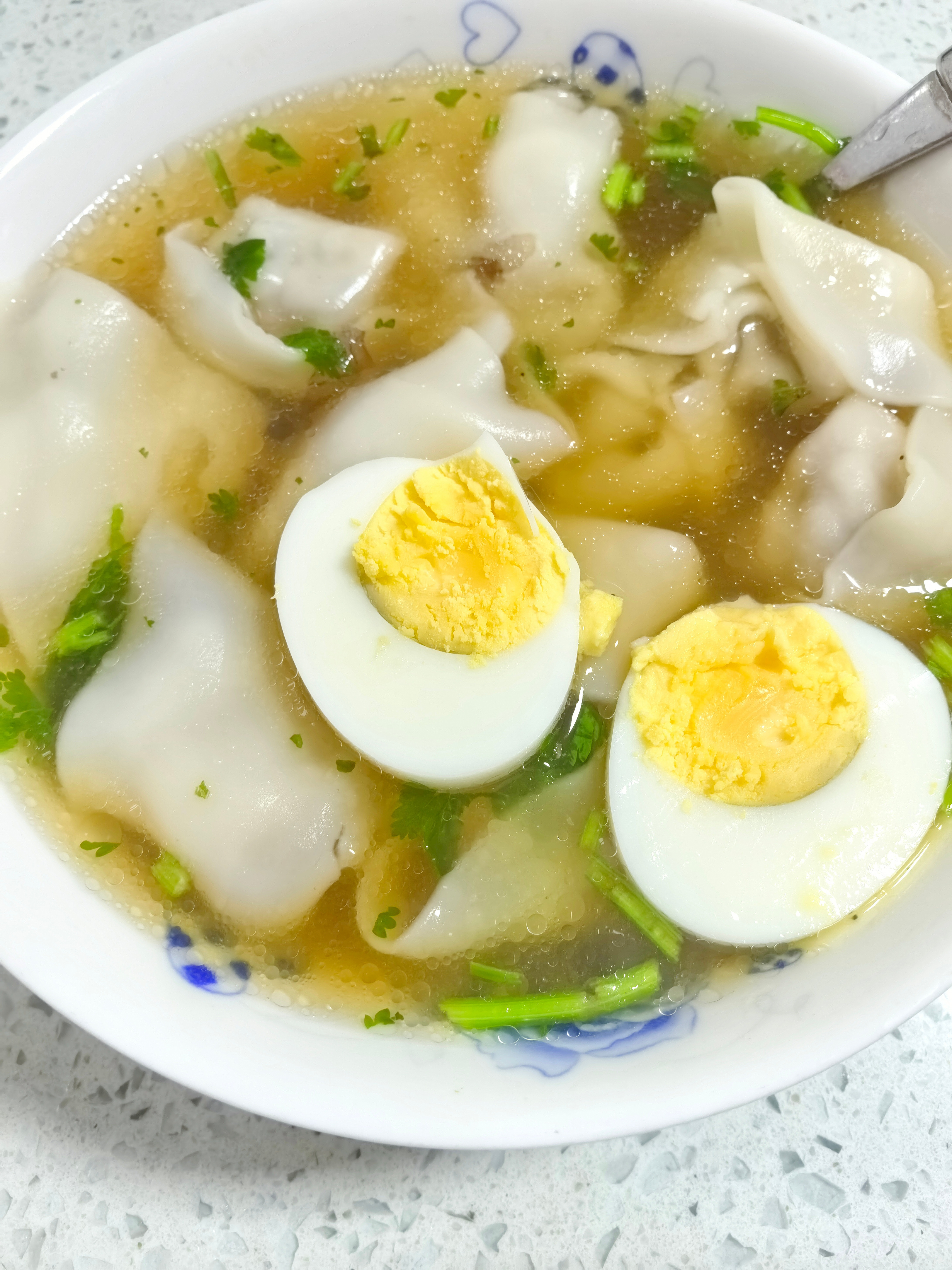 早早ﾉ☀今日份早餐煮一碗热乎乎的馄饨～感觉好久没吃它了！