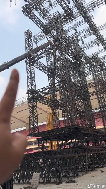 陈楚生你有必要这么大的舞台吗不是简单堆设备，而是完整的视觉叙事，这种用心程度真