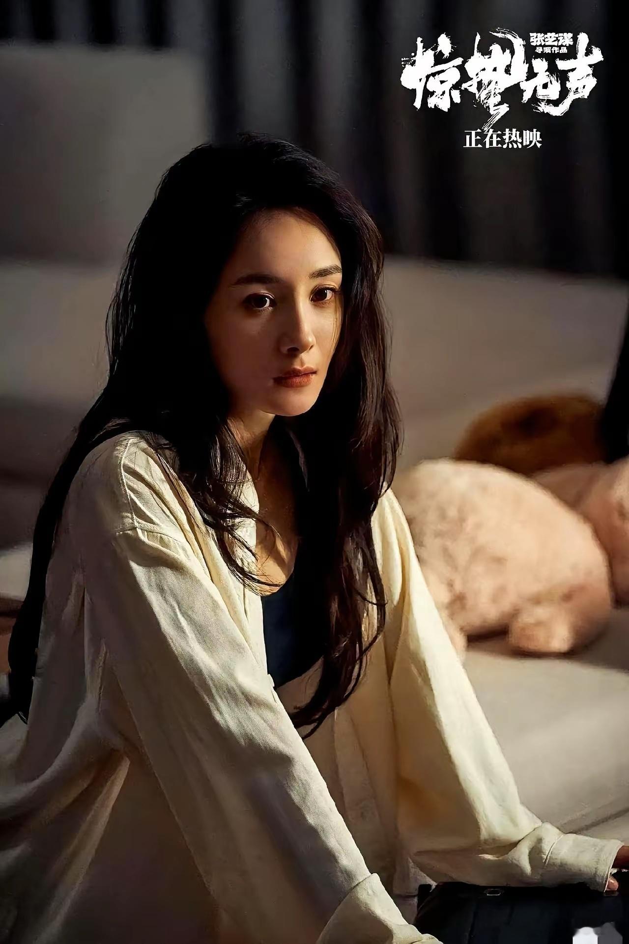 我承认我被打脸了，张艺谋春节档最大的王炸，居然是杨幂演的那个蛇蝎美人。表面上穿着