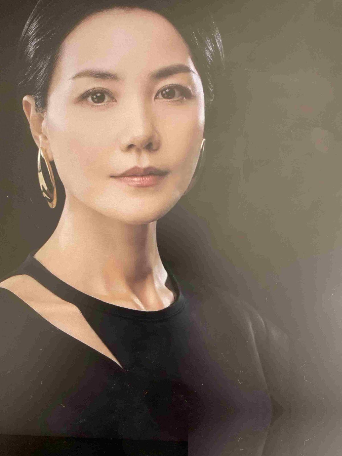 最近港媒把谢贤的遗嘱翻了个底朝天，1亿港元的遗产，九成留给两个孙子，剩下一成谢霆