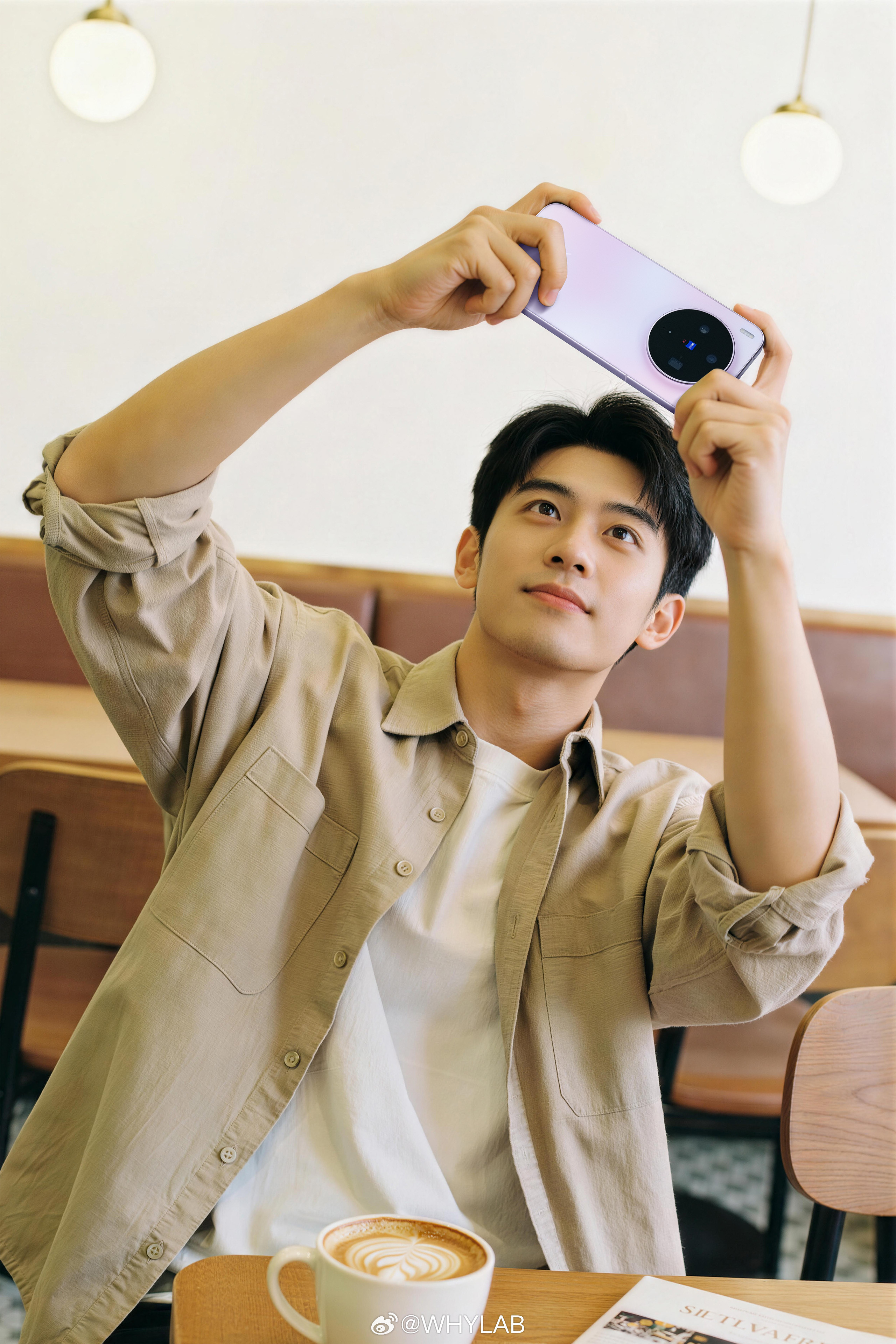 vivoX300s应该是近期最有“松弛感”的一部旗舰机了！先说说主打色之一的