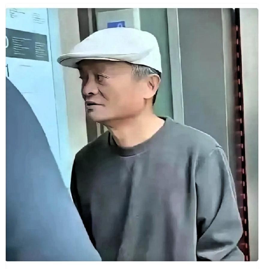 今晚的马云，心情特别沉重，因为他的老朋友，陪伴他三十年的朋友陈伟去世了。陈伟