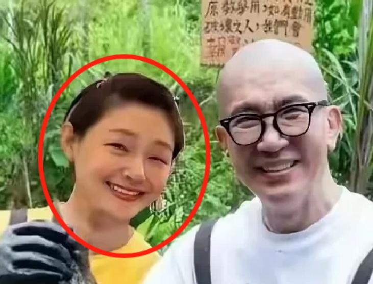 三年婚姻三张照片，S的状况一目了然。三年的时光在S的脸上留下了深深的印记