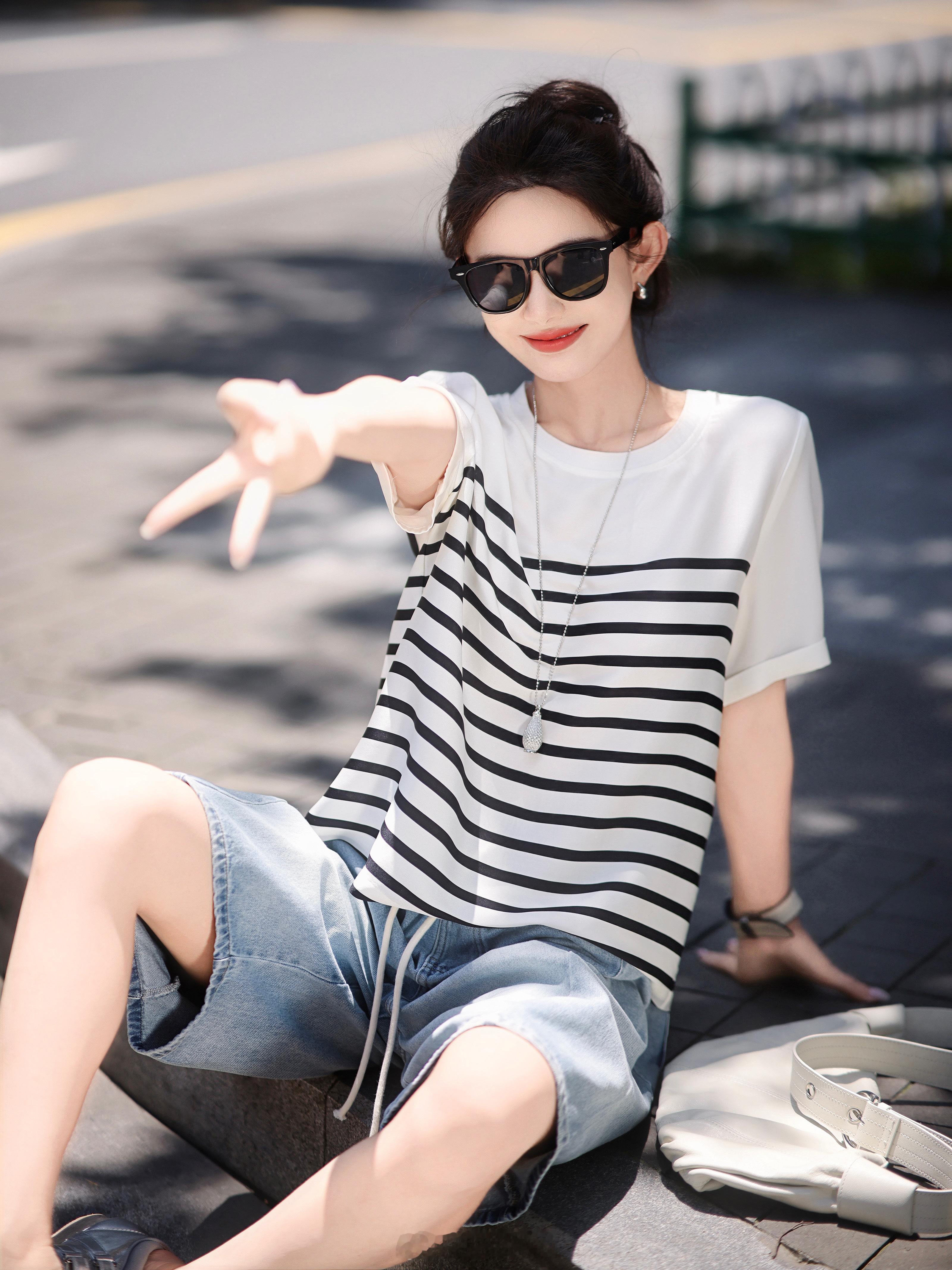 黑白条纹！永不过时的经典哈哈哈这身穿上就是青春活力的代名词啊🤩​​​