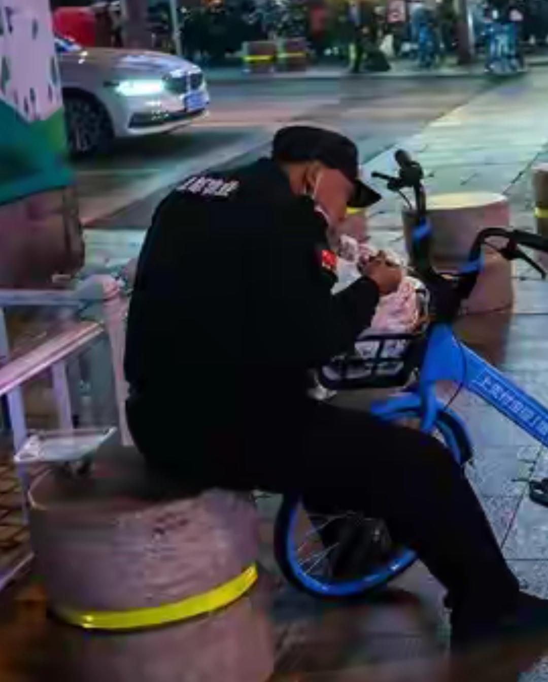 都说当保安丢人，但是我表弟却很羡慕我当保安，说我当保安整天也不用下苦力，不用像他
