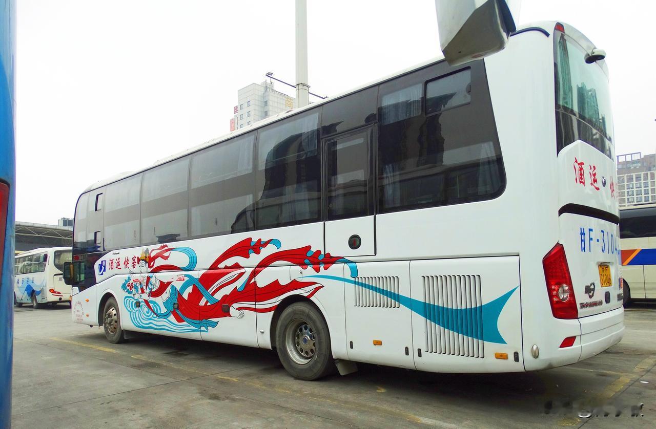 酒泉是甘肃面积最大的地级市，总面积约19.2万平方公里，远超山东省15.5