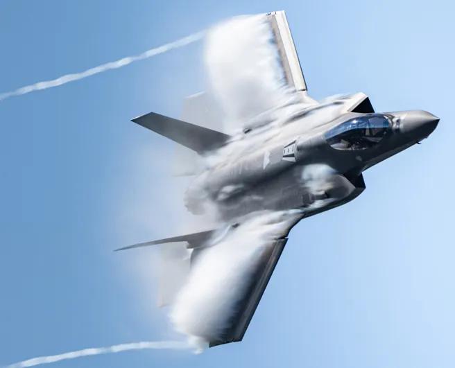 美军大砍F-35订单至47架，全力押注F-47六代机据《军事观察》杂志网29