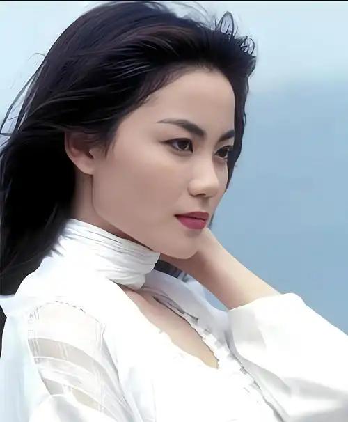 王菲将面临一个非常尴尬的问题。谢贤去世，张柏芝和他跟谢霆锋的儿子，肯定会出席