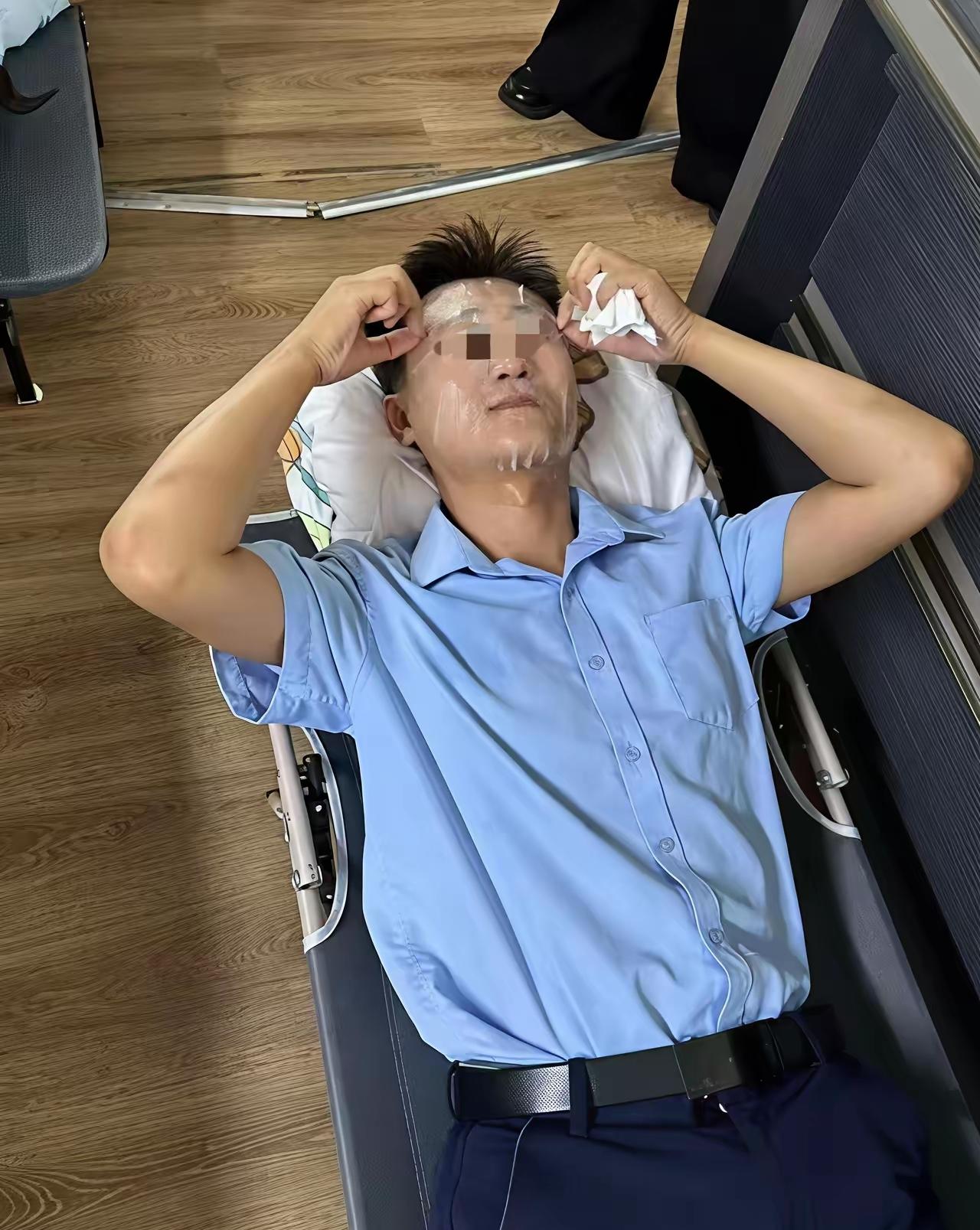 有一种婚姻的绝望，从来都不是争吵不休，而是发自内心的排斥。老李四十二岁，和妻子