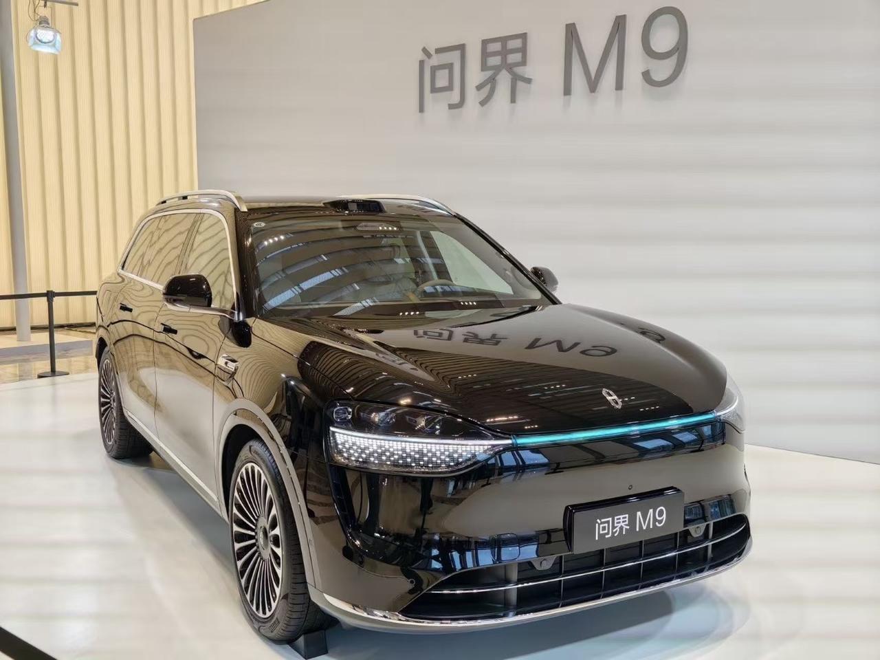 全新问界M9还是大六座王者啊教授觉得这台车延续了之前的经典设计，比起新的M7、