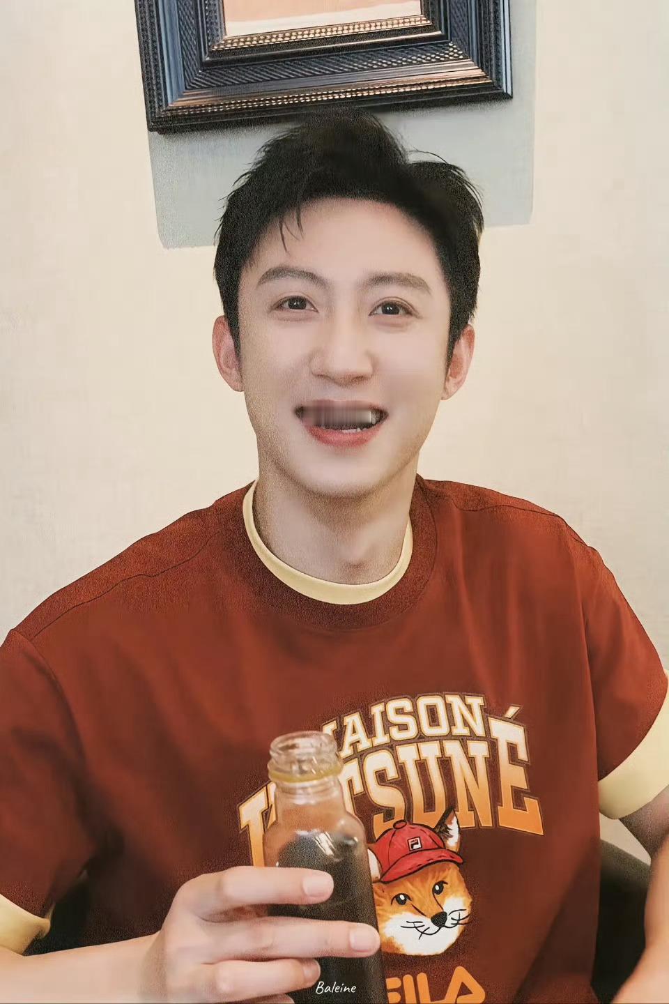 再冷漠的人看到黄景瑜都会笑吧真的会被黄景瑜的魅力折服！始于颜值身材，陷于性格人