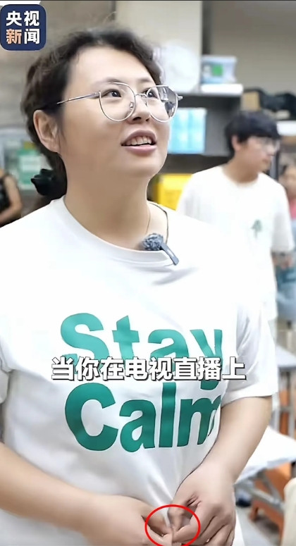 东哈烧烤的老板娘都火到央视新闻了。不知道你们有没有发现，我发现她在接受央视采访的