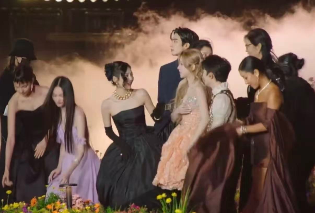 宁艺卓宋雨琦周深热聊周深宋雨琦宁艺卓热聊周深宋雨琦宁艺卓热聊，挺好，真是不错​