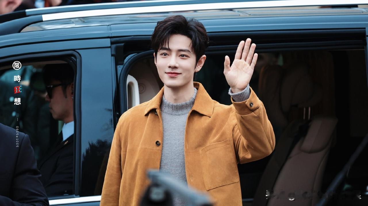 肖战看秀霸榜世趋闪光灯一直闪，相机一直拍，完全拍爽了啊啊啊啊啊，如此权威的肖战[