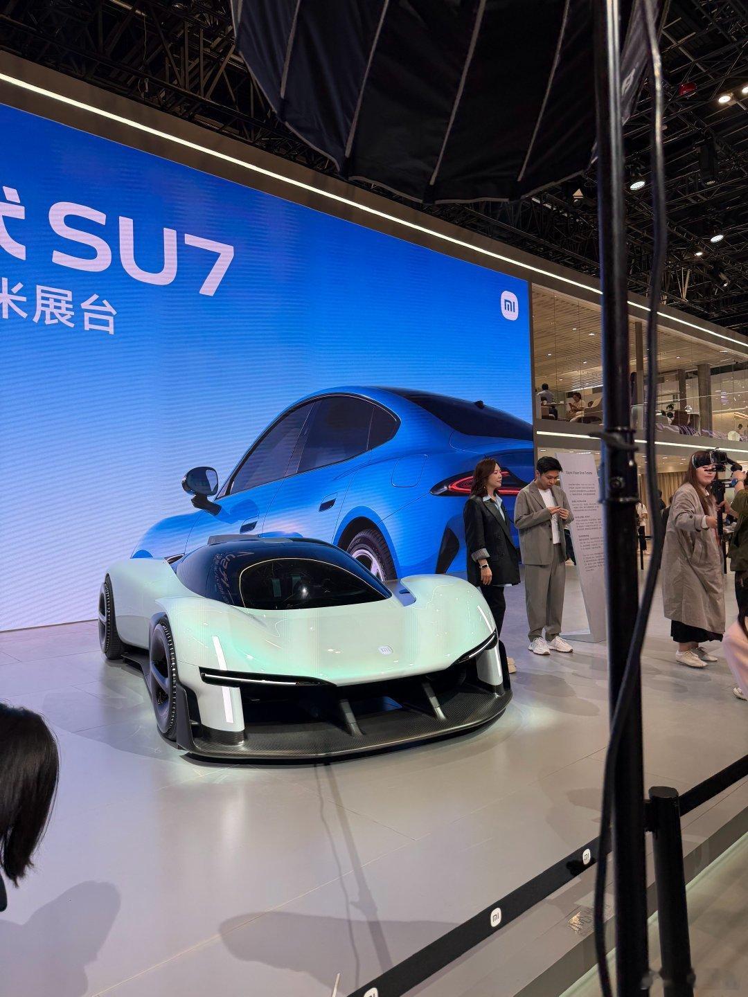 看完北京车展小米展台，真不是玩票，是实打实的技术硬实力+产品诚意，双线落地太能打