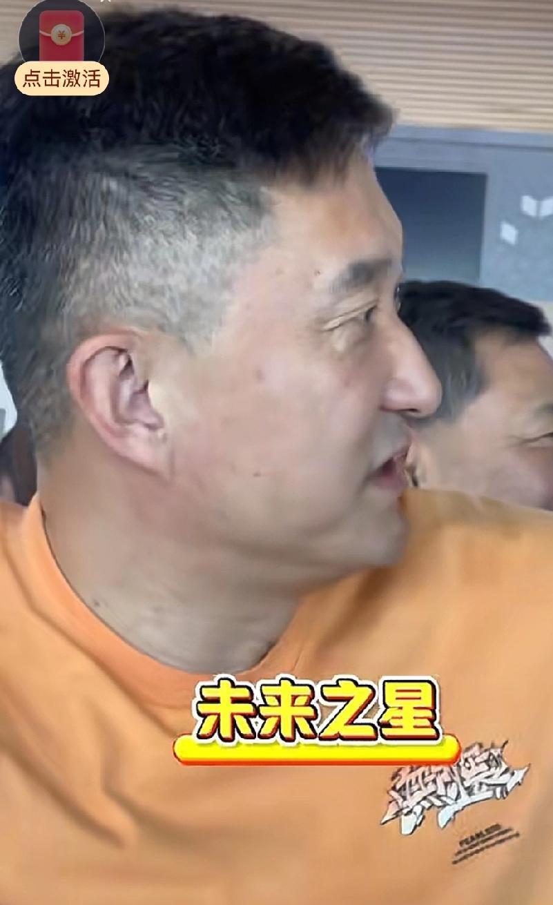 球迷造谣杜锋下课，各种忽悠突破智商底线，其实他带队在海南打比赛杜锋儿子虎头最近