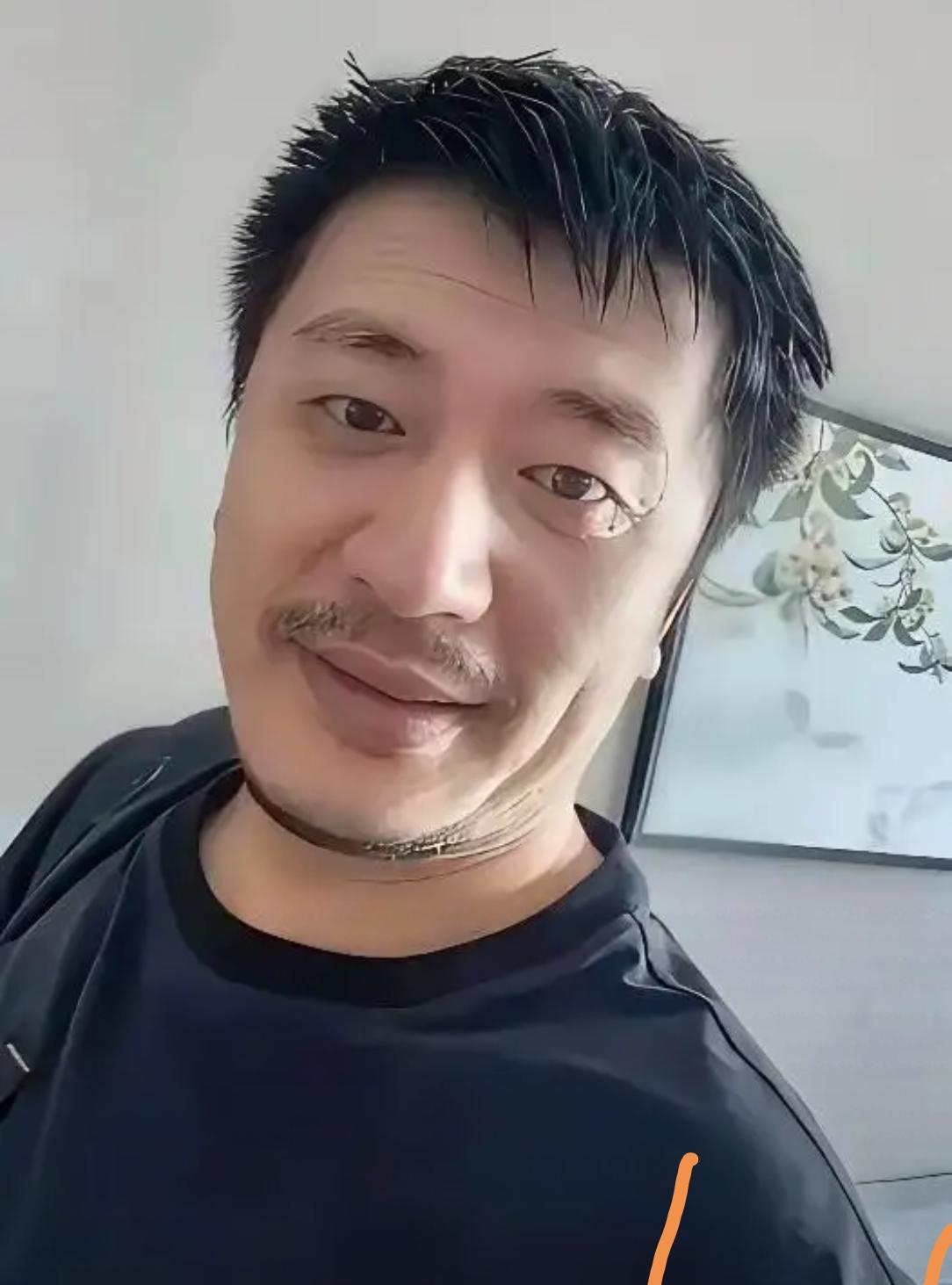 他的资本就是，2007年起北漂，张雪峰为了把课讲明白，400多所大学、400多家