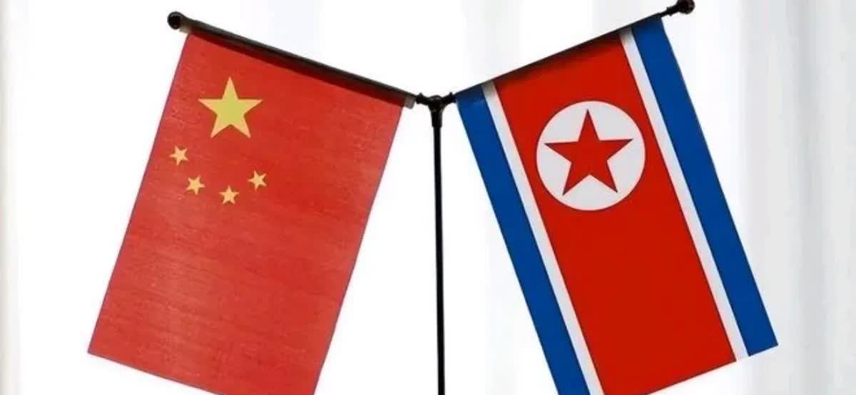 外媒表示，朝鲜领导人出席9.3阅兵式，确实非常的不同寻常！因为朝鲜领导人金正日从
