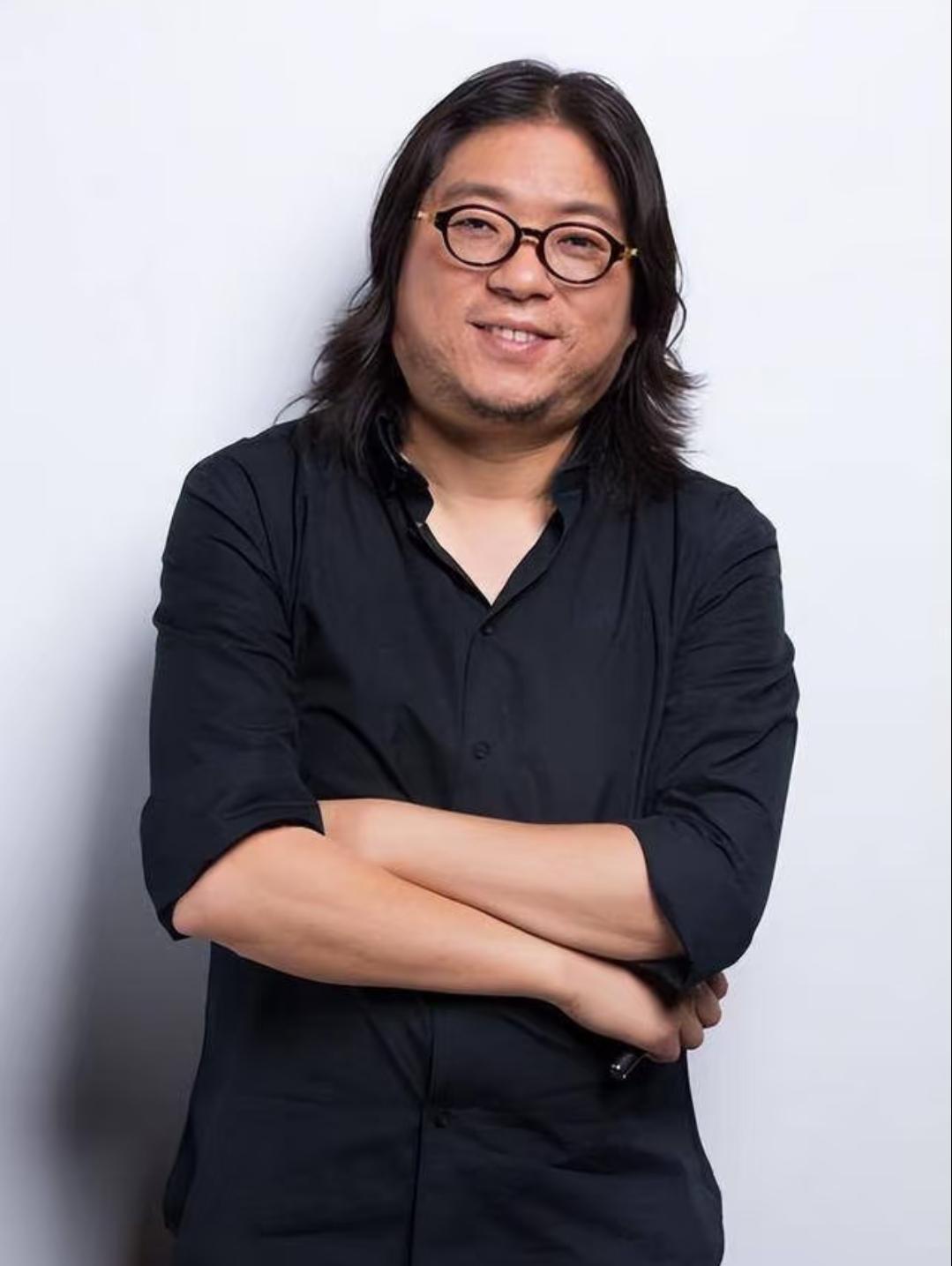 高晓松这是彻底凉透了？躲了整整五年，人都快被忘了，结果一出来就被人用AI“诈尸