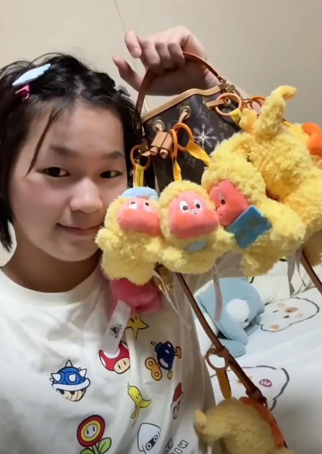咱们当运动员的，尤其是过发育关这坎儿，自律真的比啥都金贵！咋能管不住嘴，看见好吃
