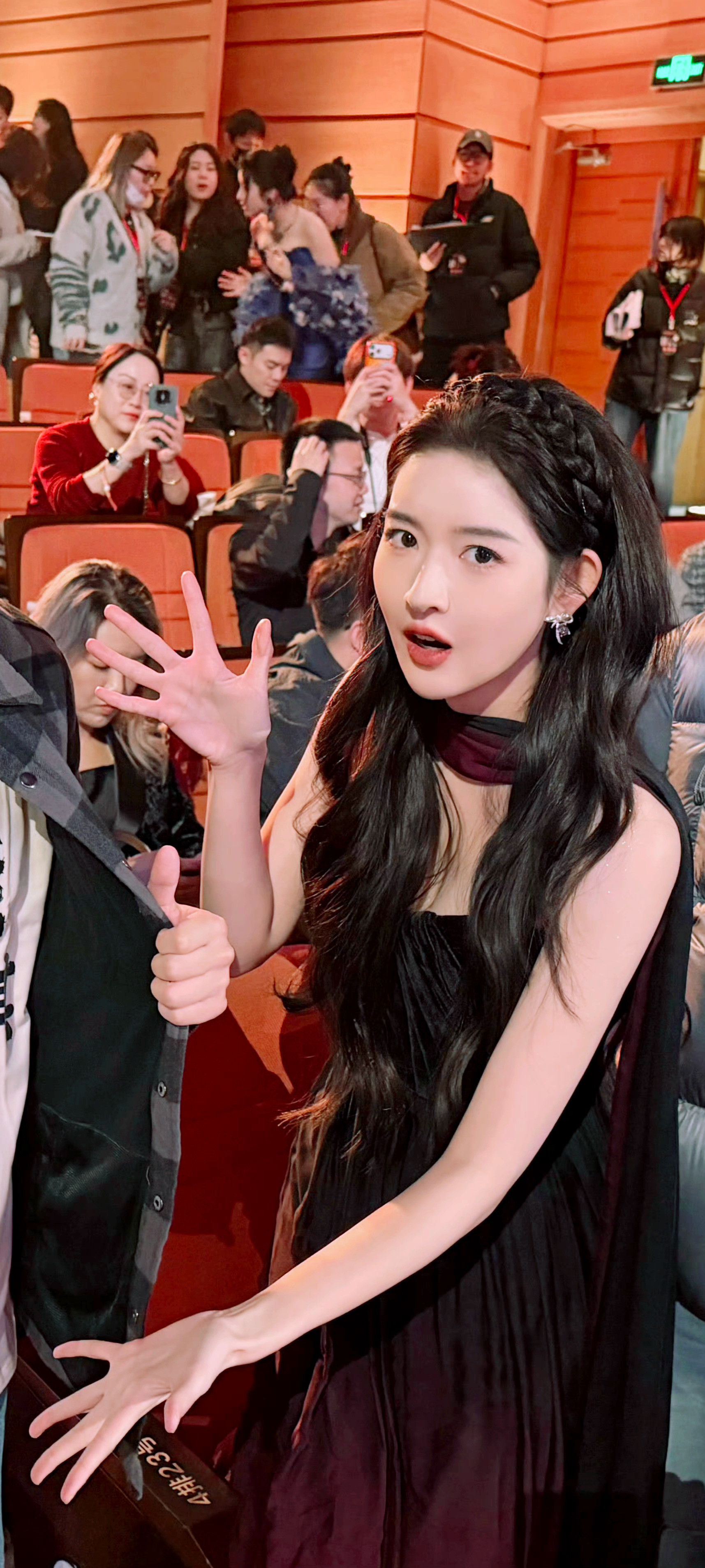 王玉雯拍了好多合照想看王玉雯跳技能五子棋王玉雯​​​