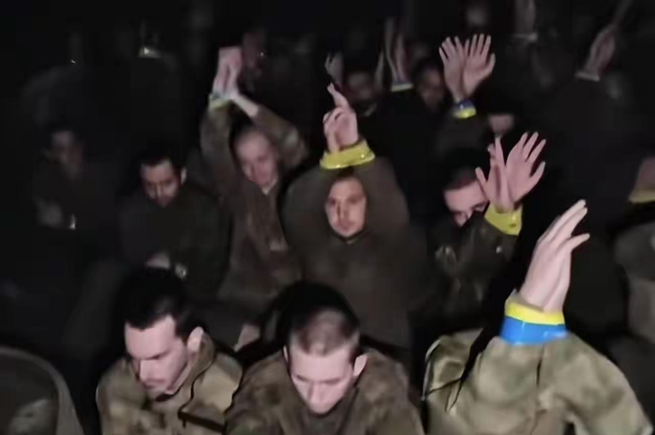 乌克兰军队已经军心涣散无可救药，在乌克兰出现了非常惊人的现象，有关数据统计，从战