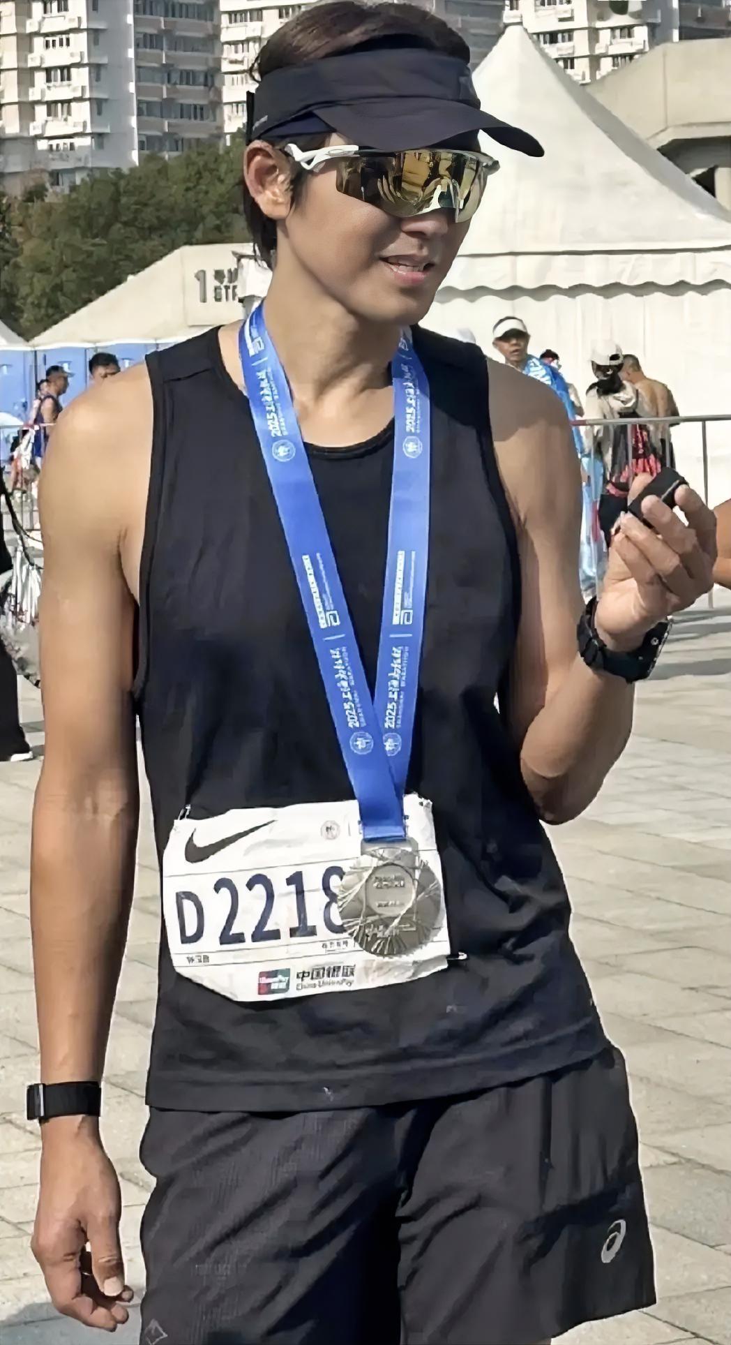 51岁的钟汉良大家不要羡慕！普通人这辈子也成为不了他，原因很简单，不是因为他