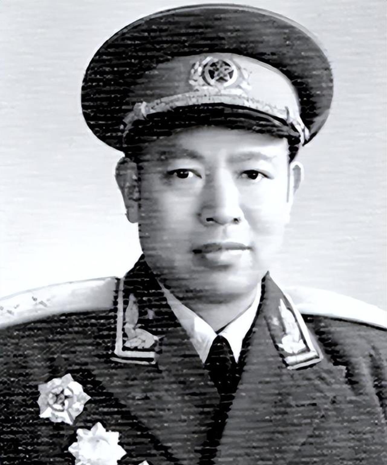 1994年，原北海舰队政委丁秋生中将生命垂危，他一字一句地嘱咐儿子：“枣庄有个名