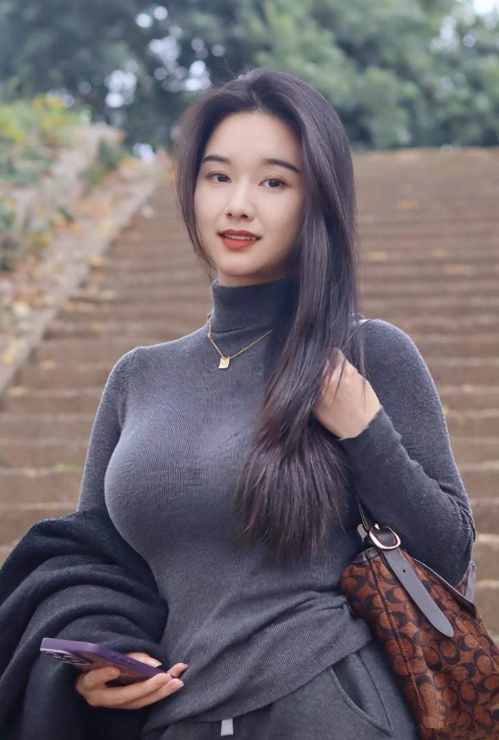 思念的光（现代诗）我把思念捻成一束细细的光不亮，却够暖够照亮窗台的霜