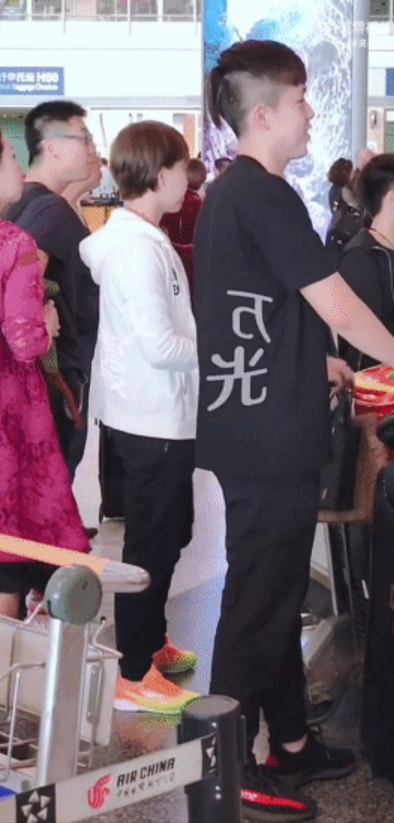 林诗栋你老实说是不是本来想剪你头哥王楚钦18岁时的那个张扬的发型？结果……哪