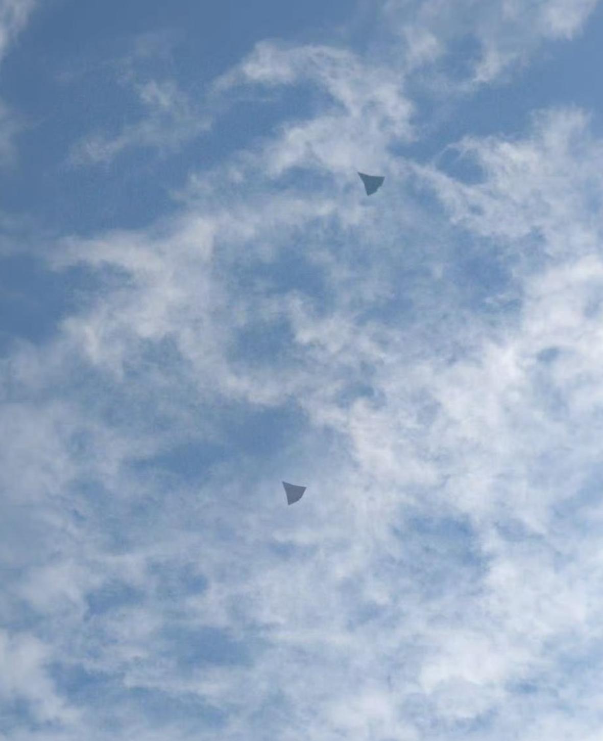 又一个没想到。彩虹-7刚刚成功首飞，六代机也出来凑热闹了。而且，还是一下