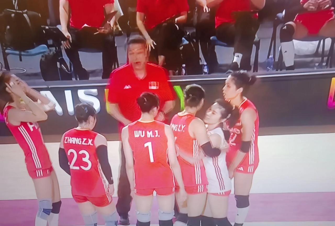 王梦洁，世界女排第一自由人，当之无愧！面对世界劲旅多米尼加女排，