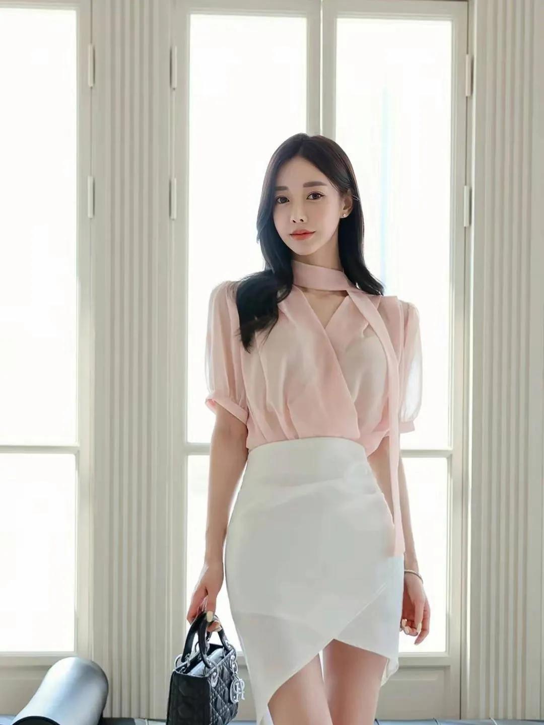 女生怎么穿搭会看上去很优雅