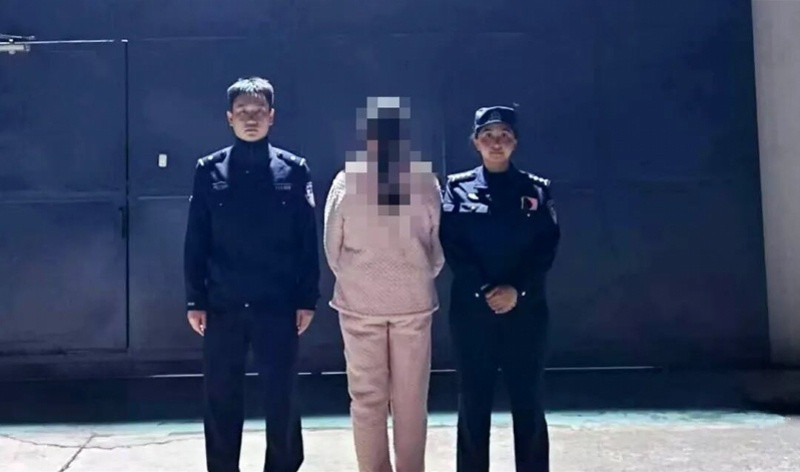 【九寨沟拍照摊主将广告牌挂树干上，被劝阻后动手伤人！已拘留】5月4日，南都N视频