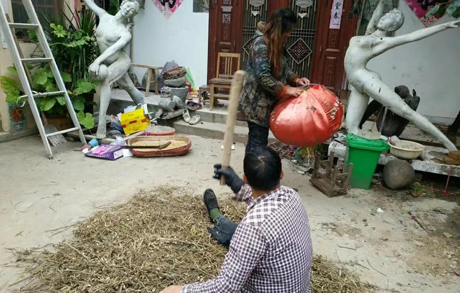 大衣哥朱之文为何不把家里经济大权交给妻子？你认同吗？大衣哥朱之文挣下不少收入