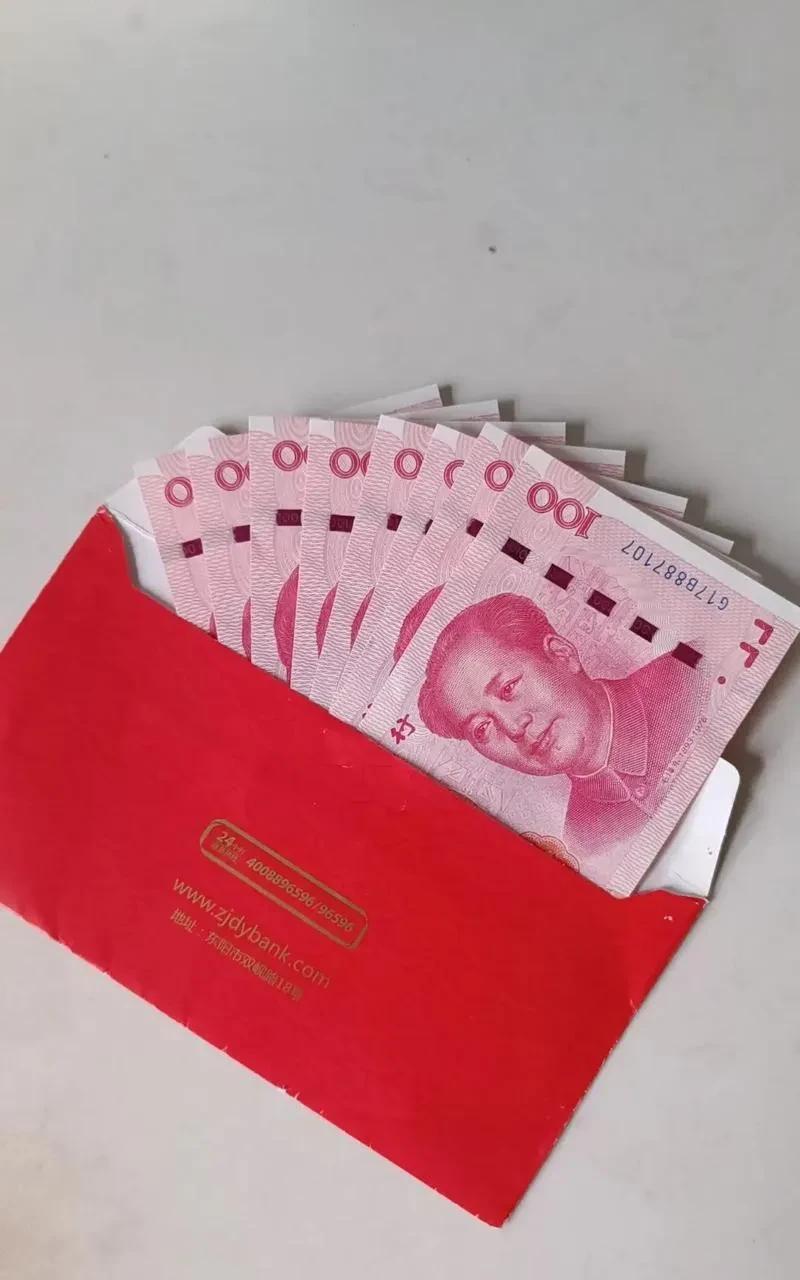 亲侄子结婚，我跟我姐商量，随礼多少，我姐说随20000,我觉得有点多侄子下个月