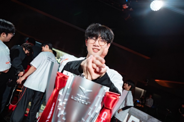 韩网热议Viper离队: 期待他在BLG也保持着在HLE的状态!