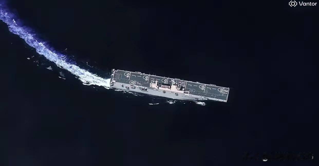 美国把拍的075舰队卫星图发到网上，我们的长光卫星也把美国在委内瑞拉的航母照片发