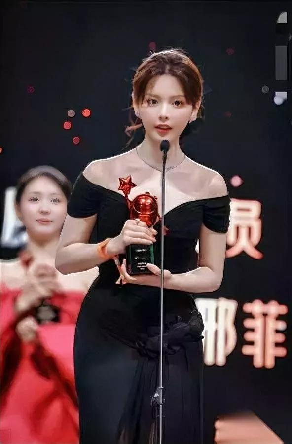 杨超越的“锦鲤体质”，藏着个超实在的小秘密。不是求来的好运，是她把“感恩”活