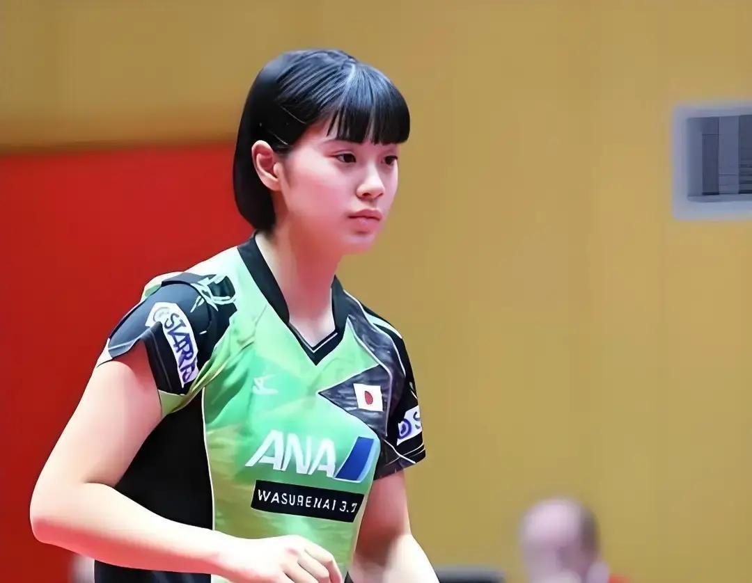 别被她的笑容骗了。日本女乒最“狠”的刀，刚刚磨好了。你看她赢伊藤美诚那场。