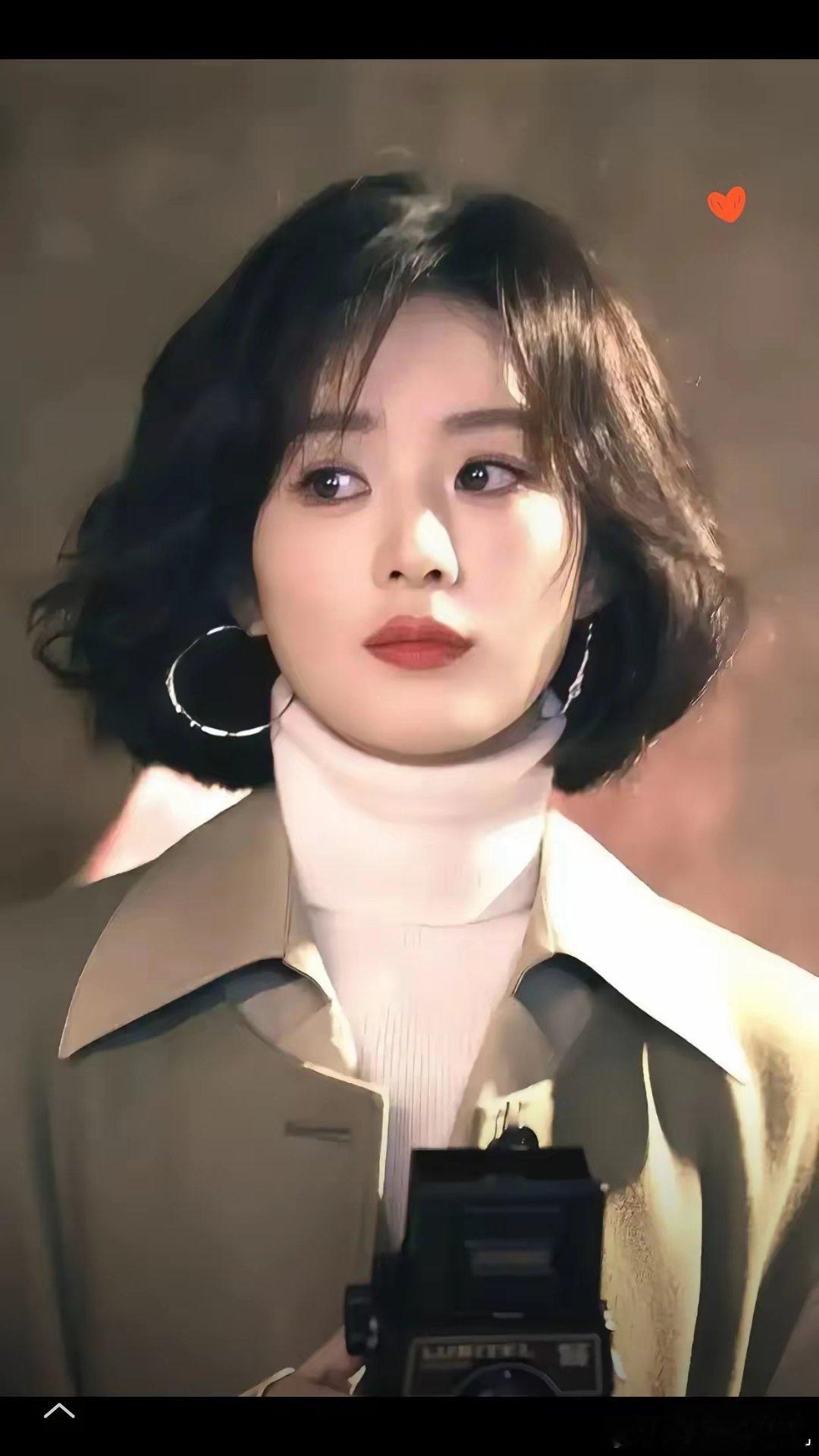 想了半天，娱乐圈里有个怪现象，就是赵丽颖你看她，一年到头也不怎么出来活动，社交平