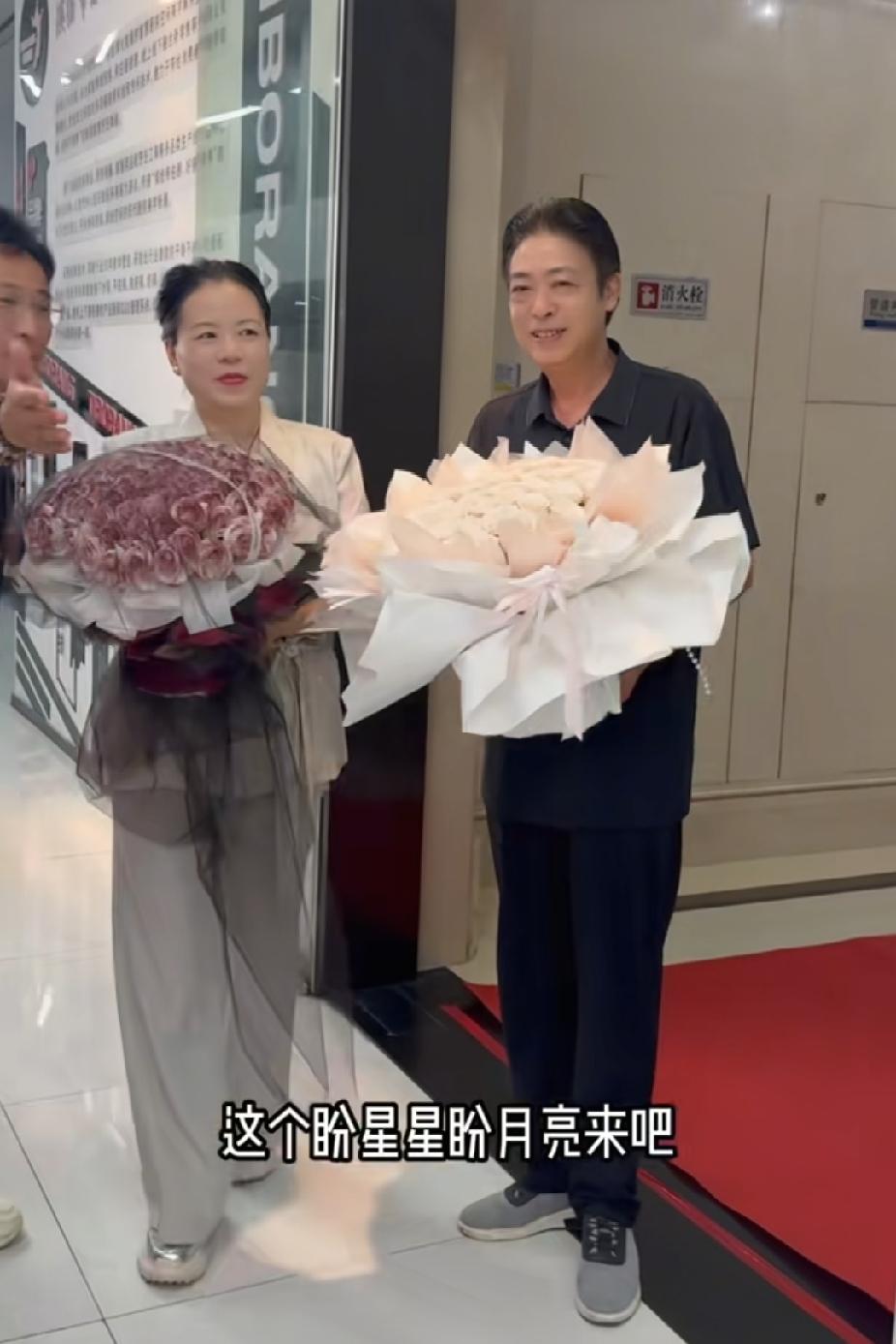柴桑大姐直播霸气回应：绝不会停下脚步！大姐问网友：你们说能停下脚步吗？他可以