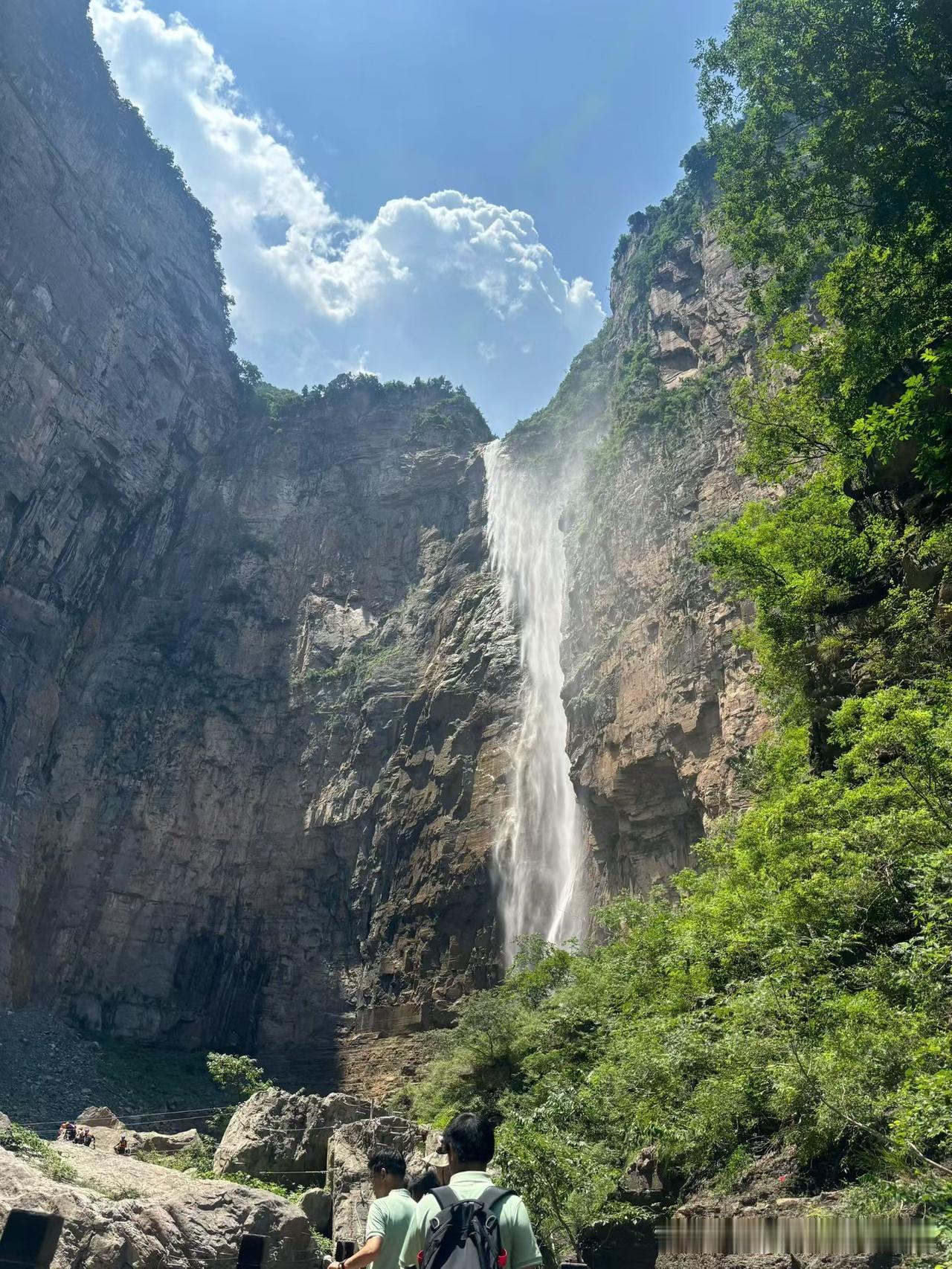 美股万亿美元市值公司知多少？1.苹果目前每股340.08美元，总市值4.9