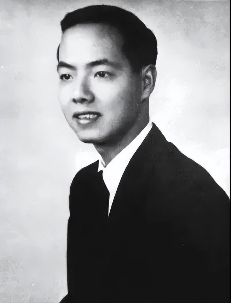 🌞1946年夏，李政道被自己的老师费米突然问到：太阳中心的温度是多少？李政